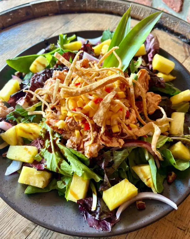 Salad with crispy wontons and pineapple